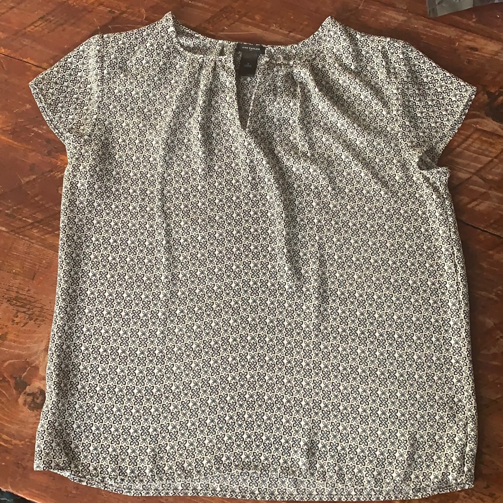 Neutral print short sleeved blouse